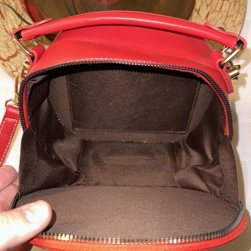 Beautiful Red Bow tie Faux Leather Small Canteen Shape Crossbody Bag - Picture 11 of 12